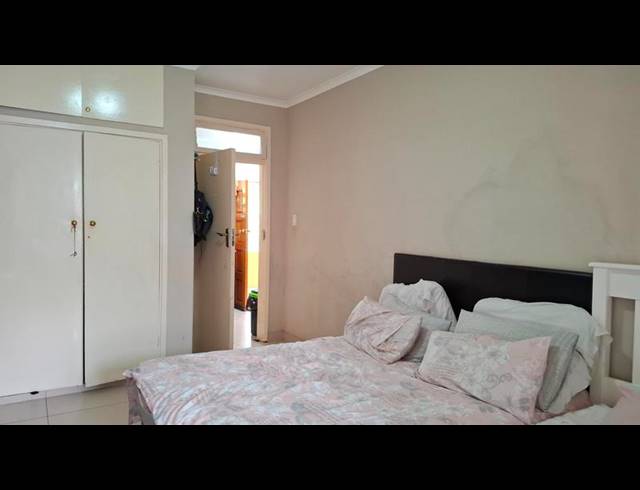 1 BEDROOM APARTMENT FOR SALE IN OVERPORT
